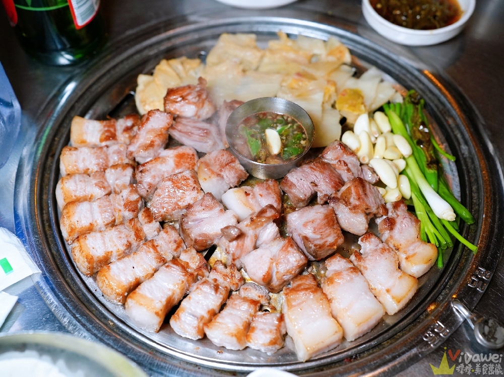 韓國釜山美食｜『釜山宅烤肉』西面站燒肉推薦！必吃厚切五花肉+豬頸肉拼盤！帥哥歐巴代烤超加分！