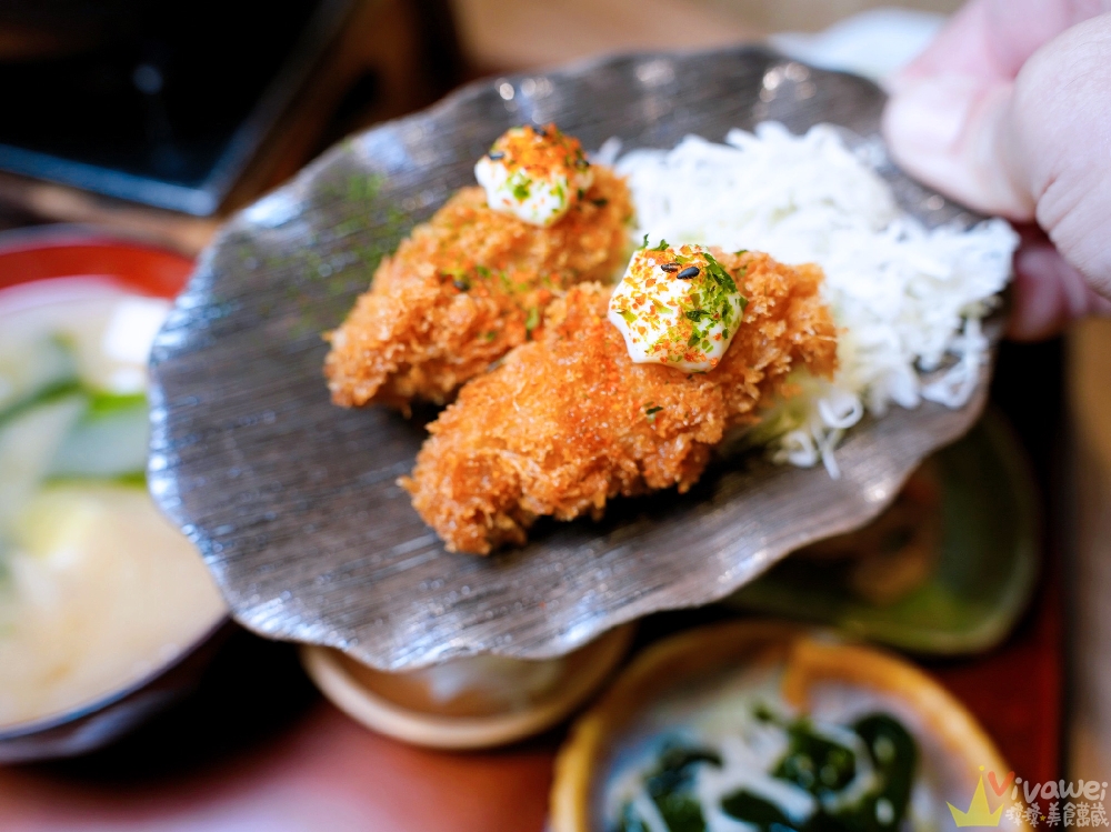 桃園中壢美食｜『坐著做。員工食堂』中壢SOGO周邊的日式定食料理~平日下午14:00-17:00享定食69折優惠！