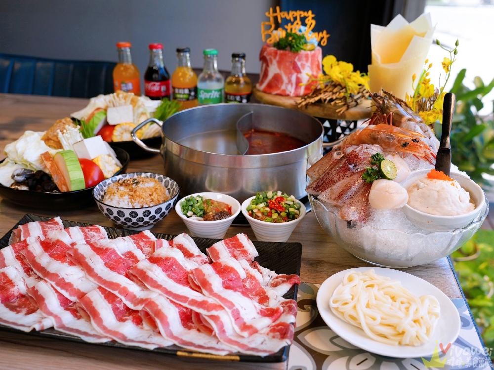 桃園中壢美食｜『鍋強強極緻火鍋』新升級桌邊蔬菜免費續&氣泡飲料暢飲&指定套餐+100元肉肉吃到飽！附設免費停車場~親子友善餐廳~回訪多次的質感火鍋店！