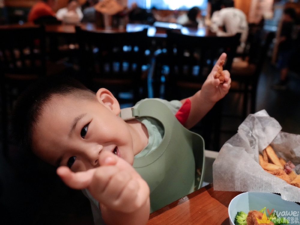 桃園中壢美食|『Texas Roadhouse 德州鮮切牛排』青埔新光影城/置地廣場xpark二樓!美式排餐專賣店~內用餐包&花生無限吃到飽! 桃園中壢美食|『Texas Roadhouse 德州鮮切牛排』青埔新光影城/置地廣場xpark二樓!美式排餐專賣店~內用餐包&花生無限吃到飽!