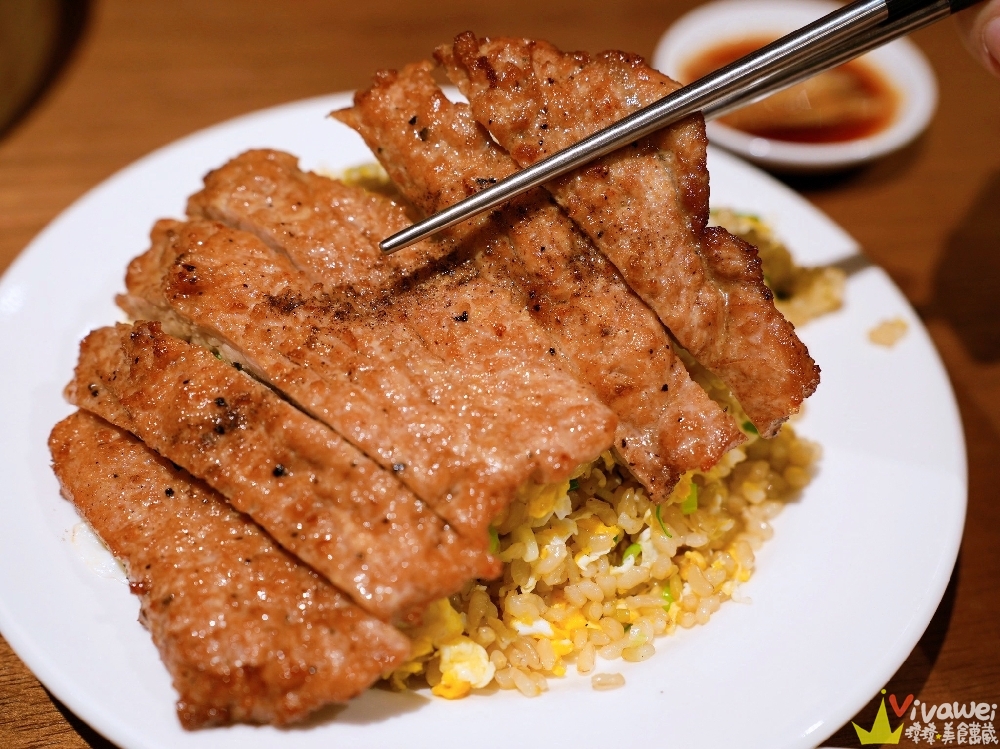 台北信義美食｜『鼎泰豐-台北101店』台北101最夯排隊店！觀光客必朝聖的小籠包名店！隱藏版吃法大公開！