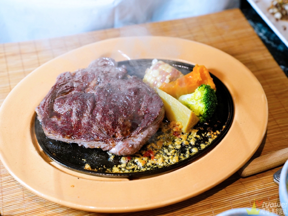 桃園中壢美食｜『蕃薯藤-TINA廚房 中壢壢景町店』點主餐即可享有半自助式健康豐盛餐！主打食當地/食當季/食有機！