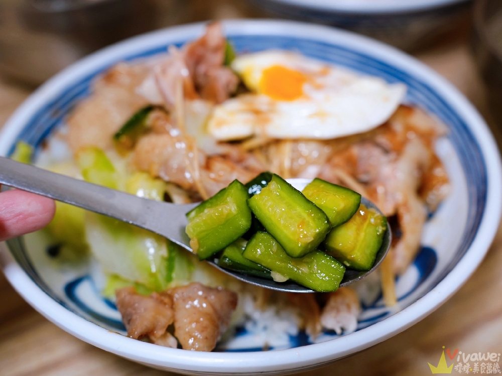 台北信義美食｜『富春雞肉』吳興街排隊熱門小吃！必吃高CP值雞腿飯～雙倍肉量更滿足！