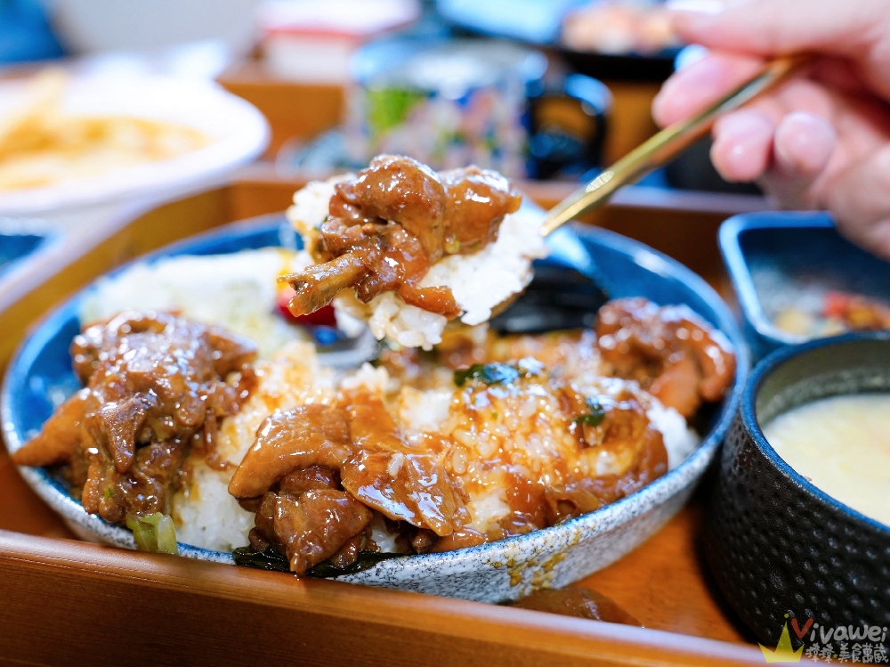 苗栗後龍美食｜『烏色咖啡-高鐵旗艦店』全新開幕！帶有客家元素的黑色質感系餐廳！有正餐料理及後龍店限定的雞蛋糕！