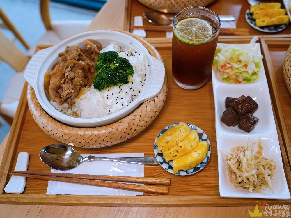 苗栗銅鑼美食｜『紫鳶山城-覓境莊園』超美玻璃屋餐廳~低消只要150元的秘境景觀餐廳！