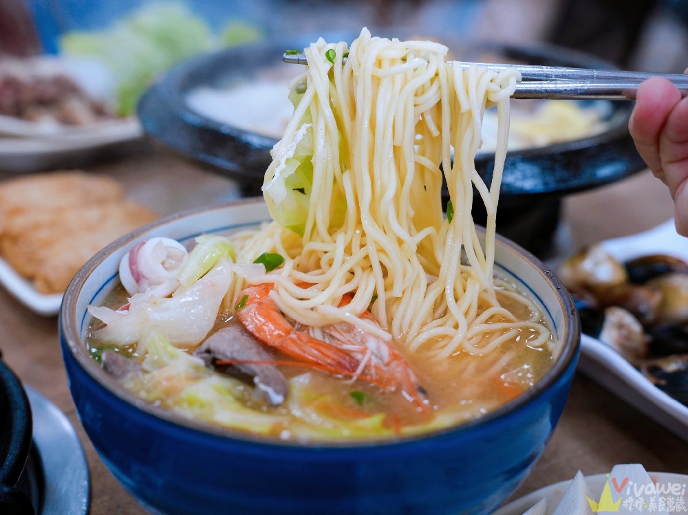 新北金山美食|『福緣火鍋』加油站旁的熱門石頭火鍋!生意超好的排隊店~海鮮什錦麵&熱炒類也是必點! 新北金山美食|『福緣火鍋』加油站旁的熱門石頭火鍋!生意超好的排隊店~海鮮什錦麵&熱炒類也是必點!