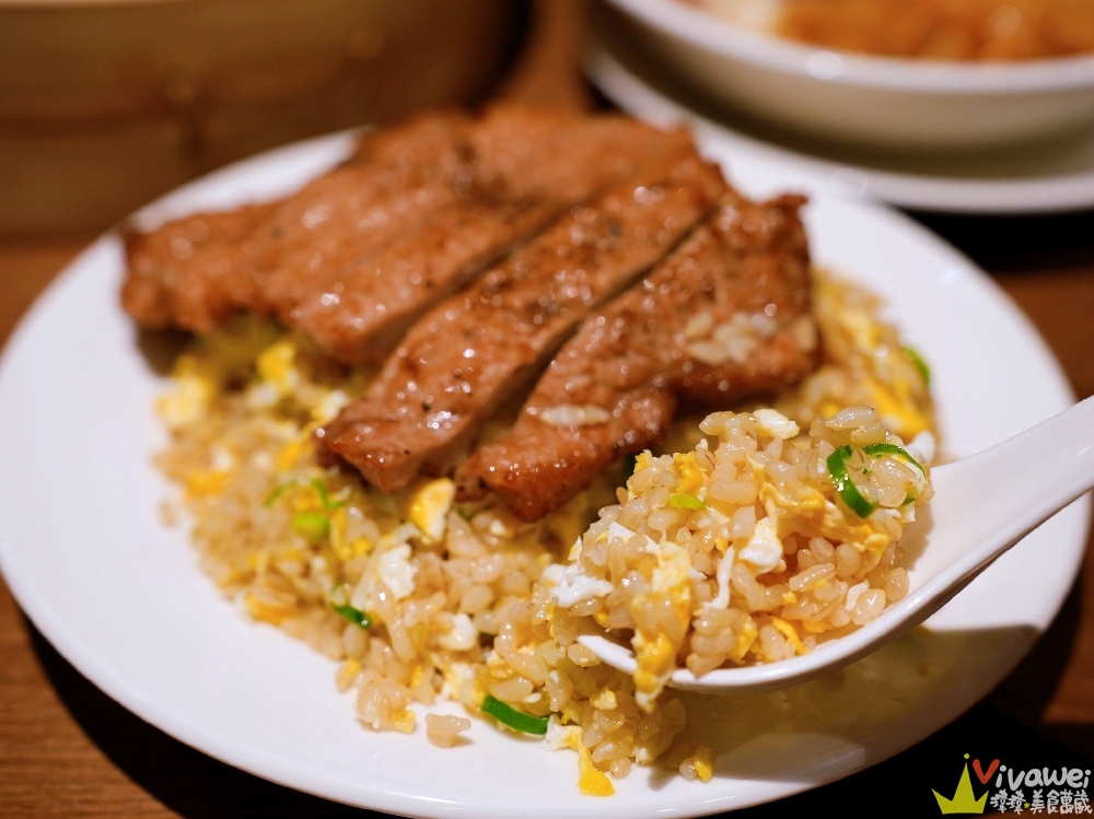 台北信義美食｜『鼎泰豐-台北101店』台北101最夯排隊店！觀光客必朝聖的小籠包名店！隱藏版吃法大公開！