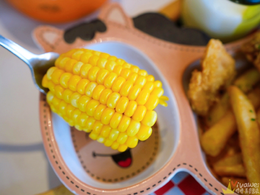 新北三芝美食｜『牛仔莊園』親子餐廳推薦！必吃牧馬人莊園牛排！草原白馬+美式鄉村風超好拍！