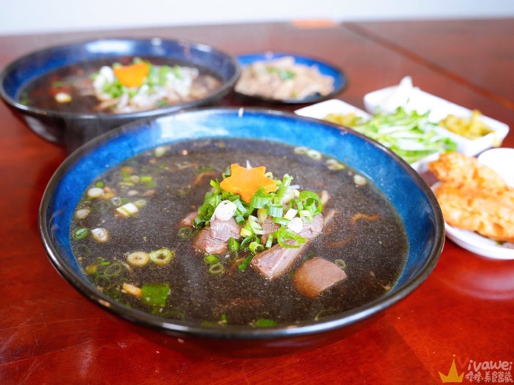 苗栗大湖美食｜『牛宮牛肉麵』大湖晚餐新選擇！免費停車+創意牛肉麵！必吃刺身菲力牛肉麵+手工水餃超有記憶點！