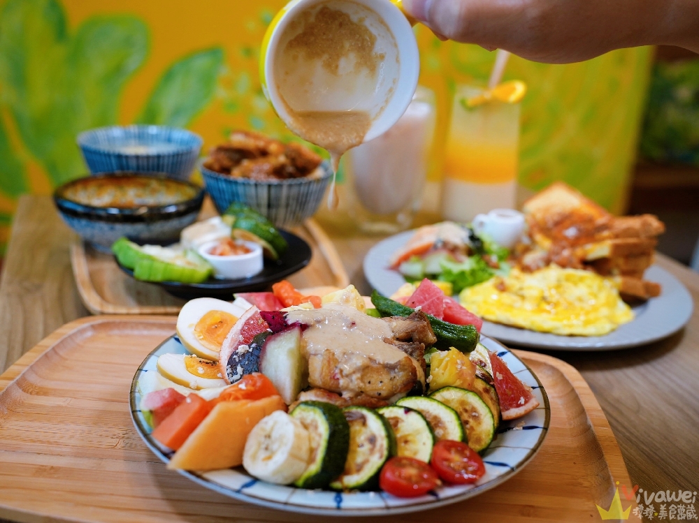 台中市美食｜『阿飛Brunch』台中火車站人氣早午餐！必點肉醬乳酪熱壓吐司&香料熟成咖哩牛～森林系空間超療癒！