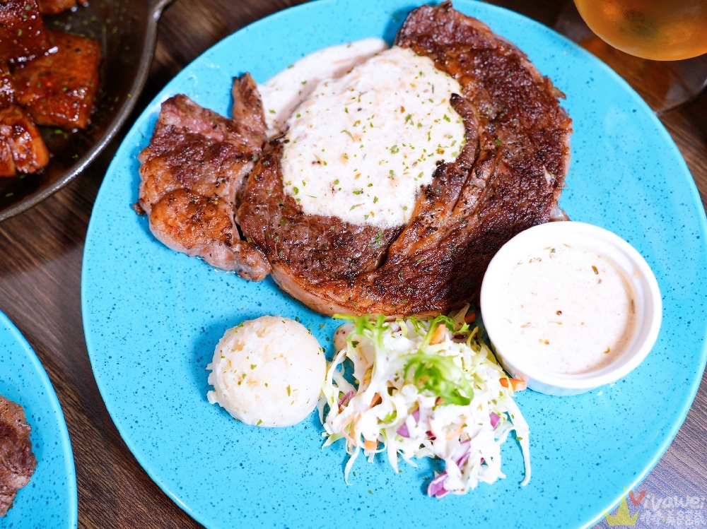 台北大安美食｜『ABV Bar & Kitchen美式餐酒館-台北敦化店 』台北牛排挑哪間好? 美式烤肉×原木燻牛排佐300多款精釀啤酒！