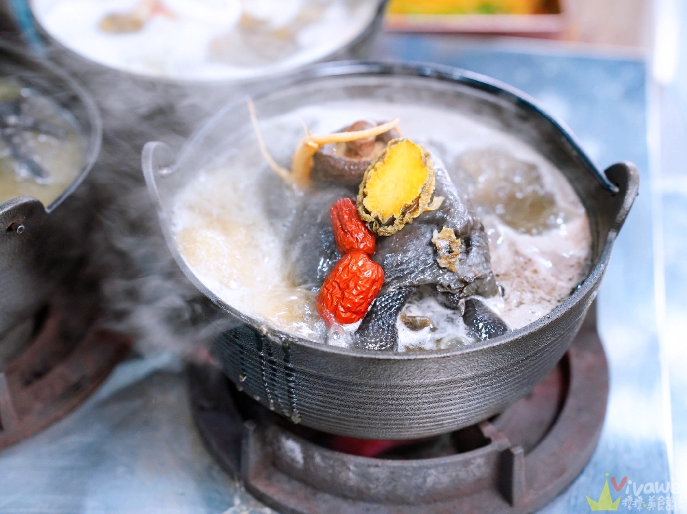 桃園市美食|『金小蔥雞湯米粉』雞湯控的天堂!隱藏版新品上市~升級版鹿野嫩炸雞&鮑魚烏骨雞湯!平價卻超有水準! 桃園市美食|『金小蔥雞湯米粉』雞湯控的天堂!隱藏版新品上市~升級版鹿野嫩炸雞&鮑魚烏骨雞湯!平價卻超有水準!