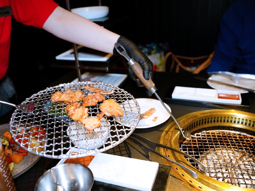 台中北屯美食｜『茶六燒肉堂-東山店』上等牛肉雙人套餐～附餐有沙拉,米食,海鮮,甜點,飲料！