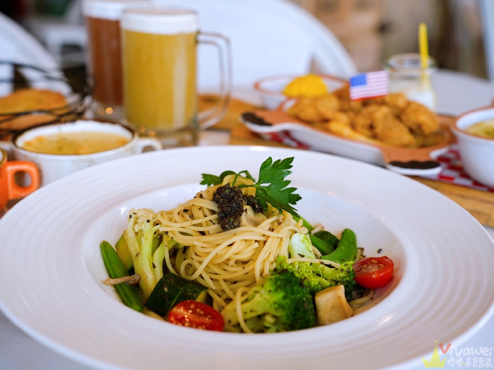 新北三芝美食｜『牛仔莊園』親子餐廳推薦！必吃牧馬人莊園牛排！草原白馬+美式鄉村風超好拍！