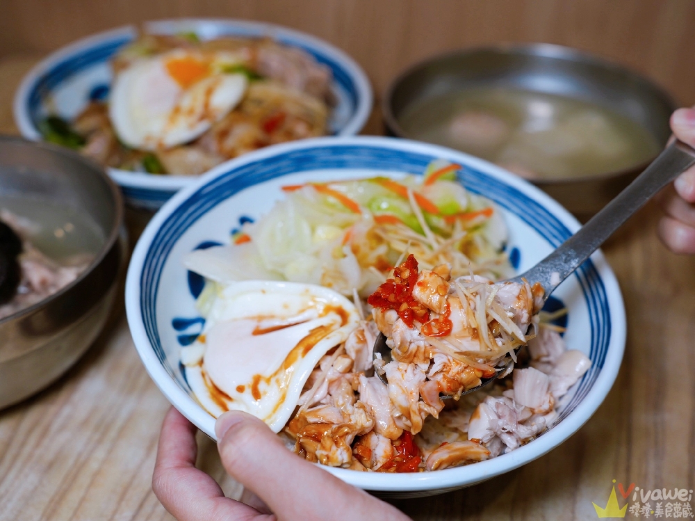 台北信義美食｜『富春雞肉』吳興街排隊熱門小吃！必吃高CP值雞腿飯～雙倍肉量更滿足！