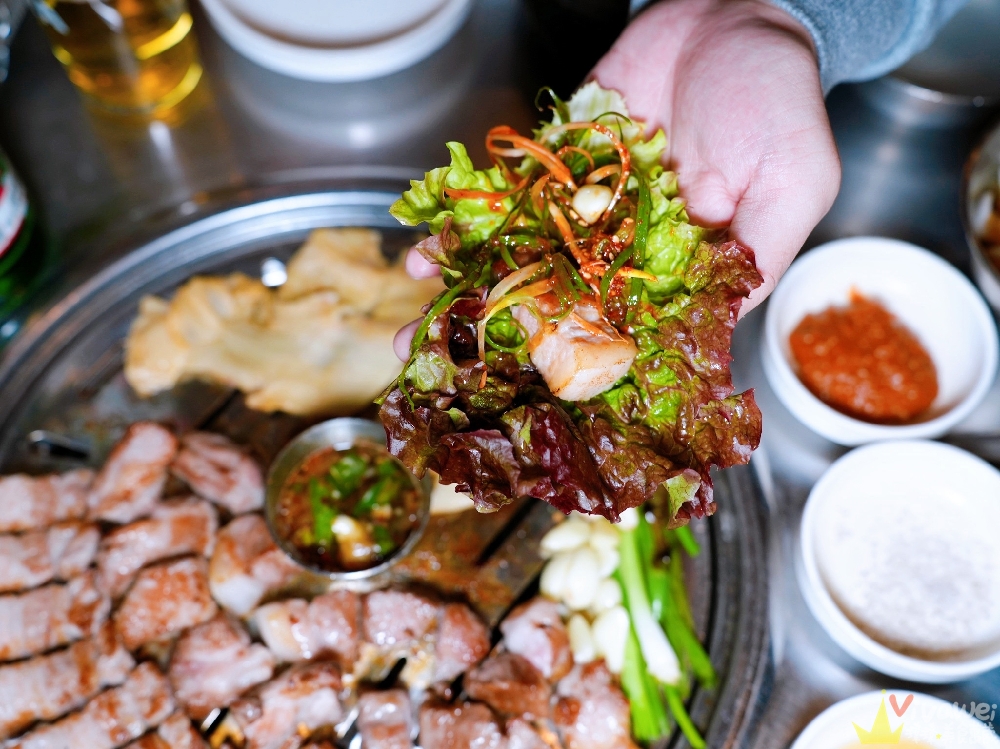 韓國釜山美食｜『釜山宅烤肉』西面站燒肉推薦！必吃厚切五花肉+豬頸肉拼盤！帥哥歐巴代烤超加分！