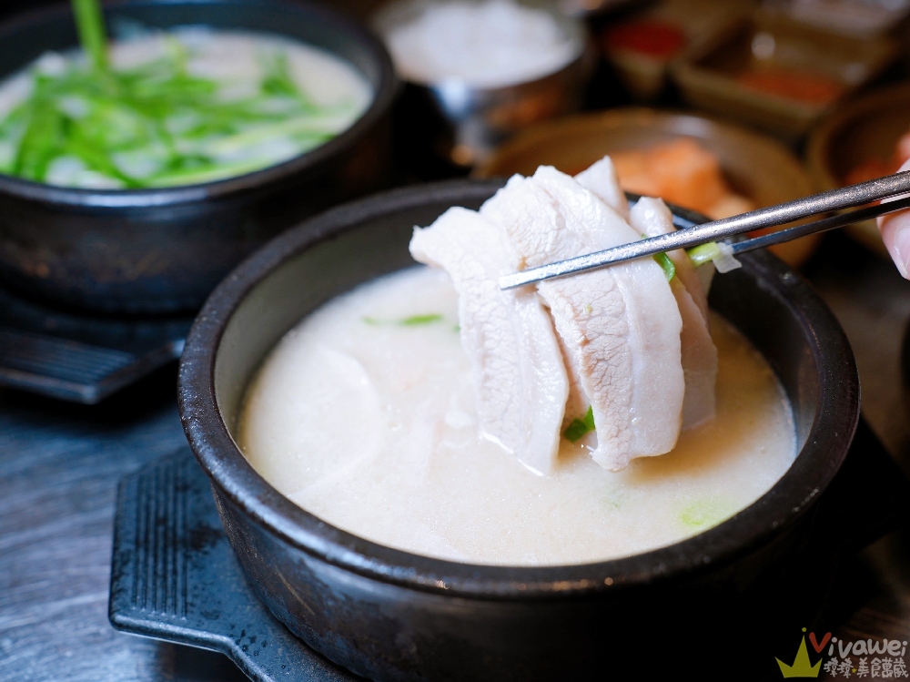 韓國釜山美食｜『水邊最高豬肉湯飯 西面樂天店』西面站樂天百貨9樓必吃！豬頸肉湯飯＆豬肉血腸湯飯開箱（附菜單價格＆吃法）