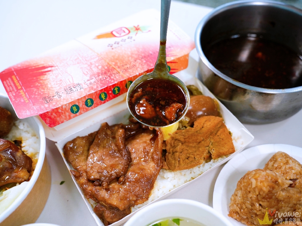 苗栗頭份美食｜『圓光排肉餐盒』40年老店排肉便當~早上6:30開賣~免費停車超方便！僅此一家,別無分店！
