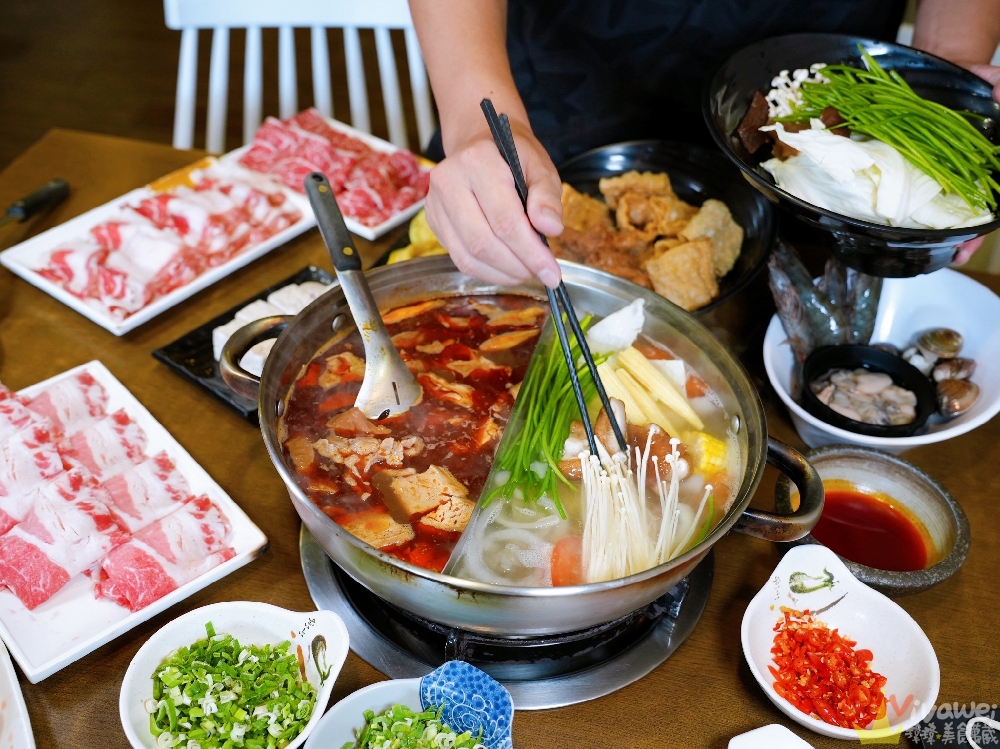 桃園市美食|『鐵木真麻辣鴛鴦火鍋』在地開業多年的單點傳統台式麻辣鍋~鴨血和豆腐免費續加! 桃園市美食|『鐵木真麻辣鴛鴦火鍋』在地開業多年的單點傳統台式麻辣鍋~鴨血和豆腐免費續加!