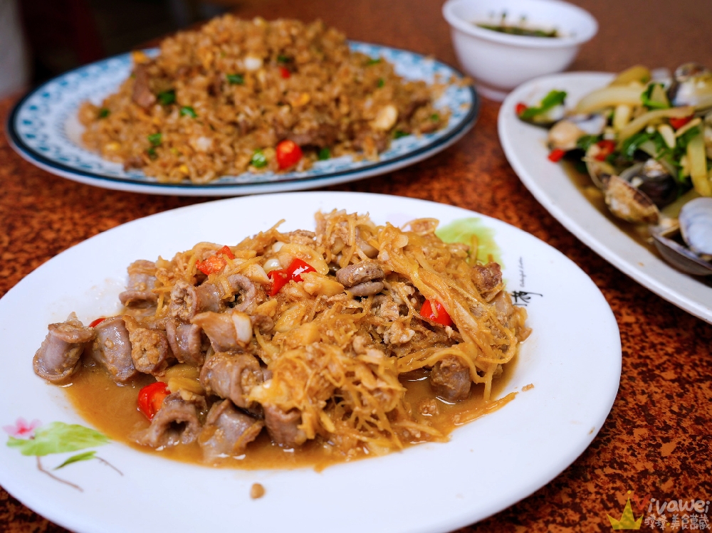 苗栗市美食｜『真香小吃』平價熱炒小吃~還有麵食和炒飯~內用有冷氣開放還有冬瓜茶免費暢飲~