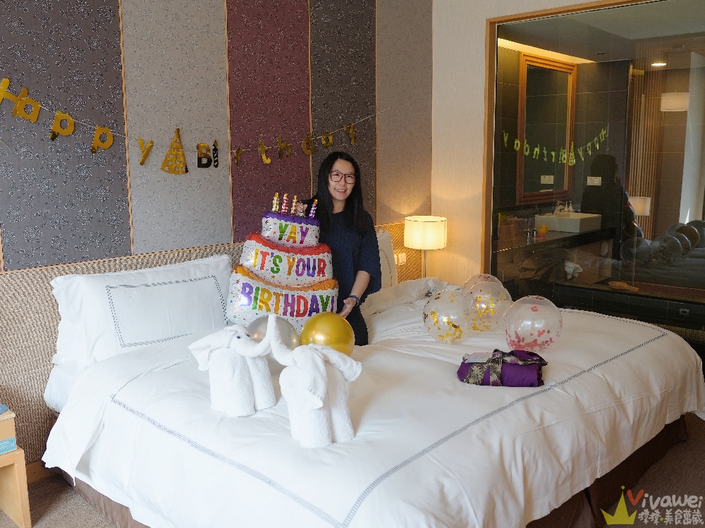 宜蘭礁溪住宿｜『長榮鳳凰酒店(礁溪)』開箱生日我最大方案&鳳凰飴號！客房生日布置&免費生日蛋糕！鳳凰飴號的星巴克咖啡下午茶&晚上Happy Hour暢飲！