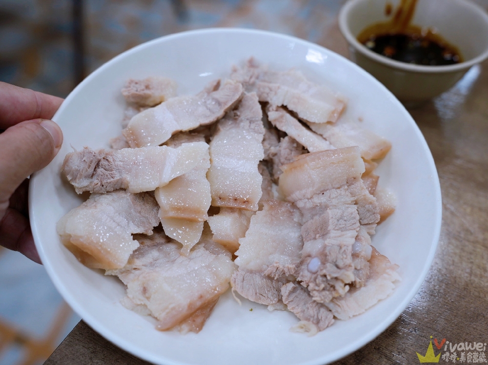 新北金山美食｜『福緣火鍋』加油站旁的熱門石頭火鍋！生意超好的排隊店～海鮮什錦麵&熱炒類也是必點！