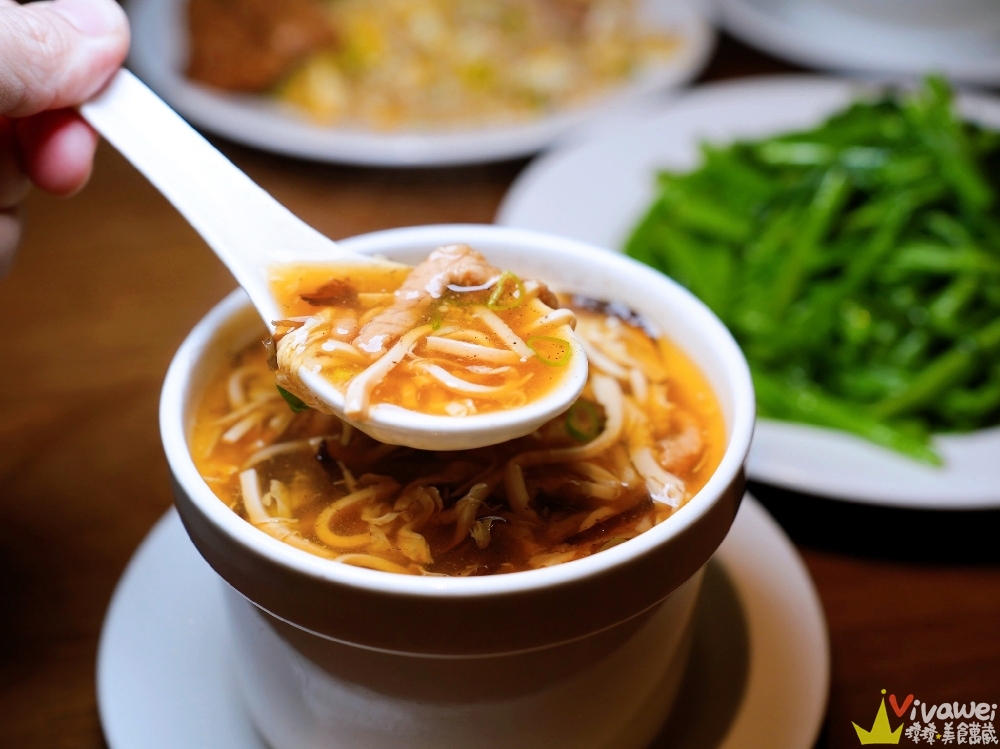 台北信義美食｜『鼎泰豐-台北101店』台北101最夯排隊店！觀光客必朝聖的小籠包名店！隱藏版吃法大公開！