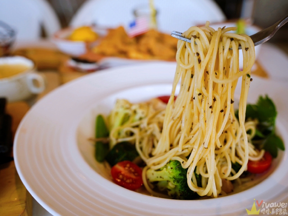 新北三芝美食｜『牛仔莊園』親子餐廳推薦！必吃牧馬人莊園牛排！草原白馬+美式鄉村風超好拍！