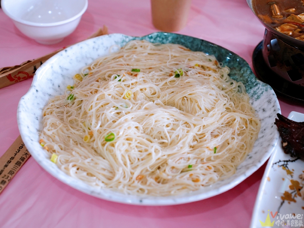 宜蘭壯圍美食｜『大仁哥蔗香脆皮桶仔雞-旗艦總店』多人聚餐合菜餐廳~招牌甘蔗脆皮桶仔雞須提前預訂！