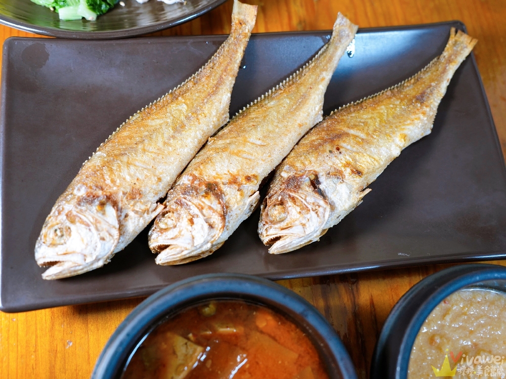 韓國釜山美食｜『옥이보리밥』在地隱藏版的大麥蔬菜拌飯~搭配現煎黃魚和海鮮煎餅~超澎湃的在地韓食餐廳！