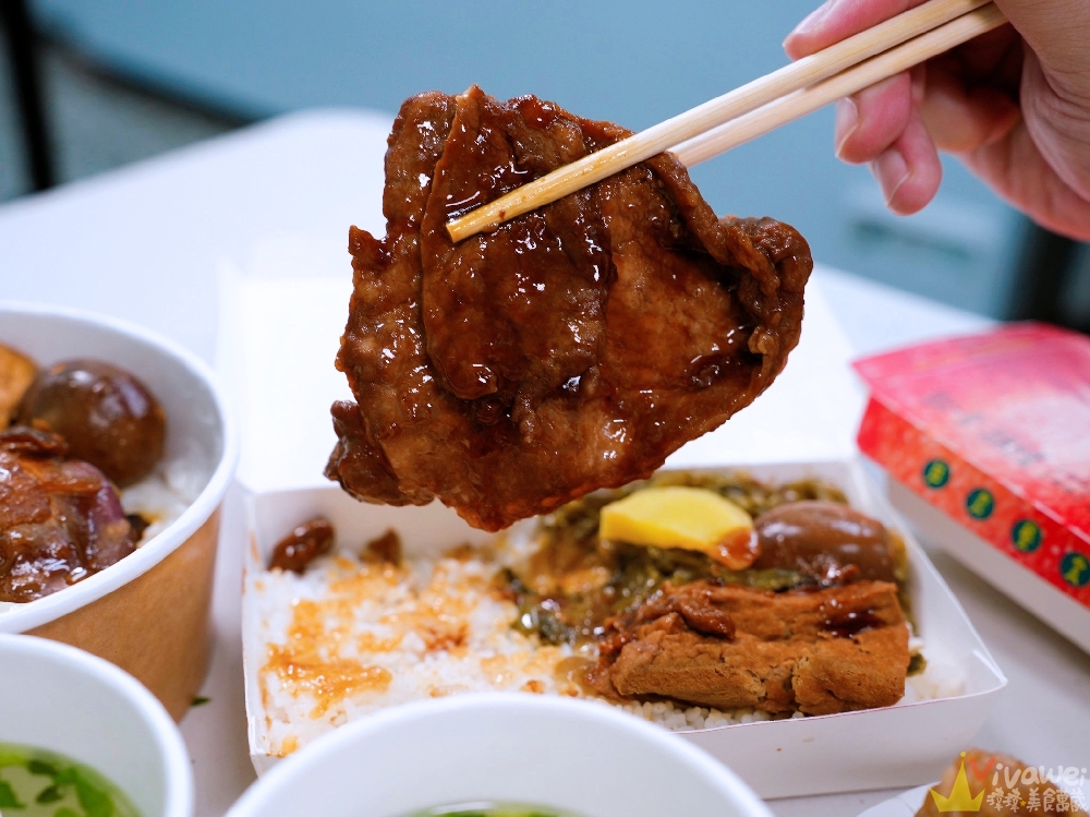 苗栗頭份美食｜『圓光排肉餐盒』40年老店排肉便當~早上6:30開賣~免費停車超方便！僅此一家,別無分店！