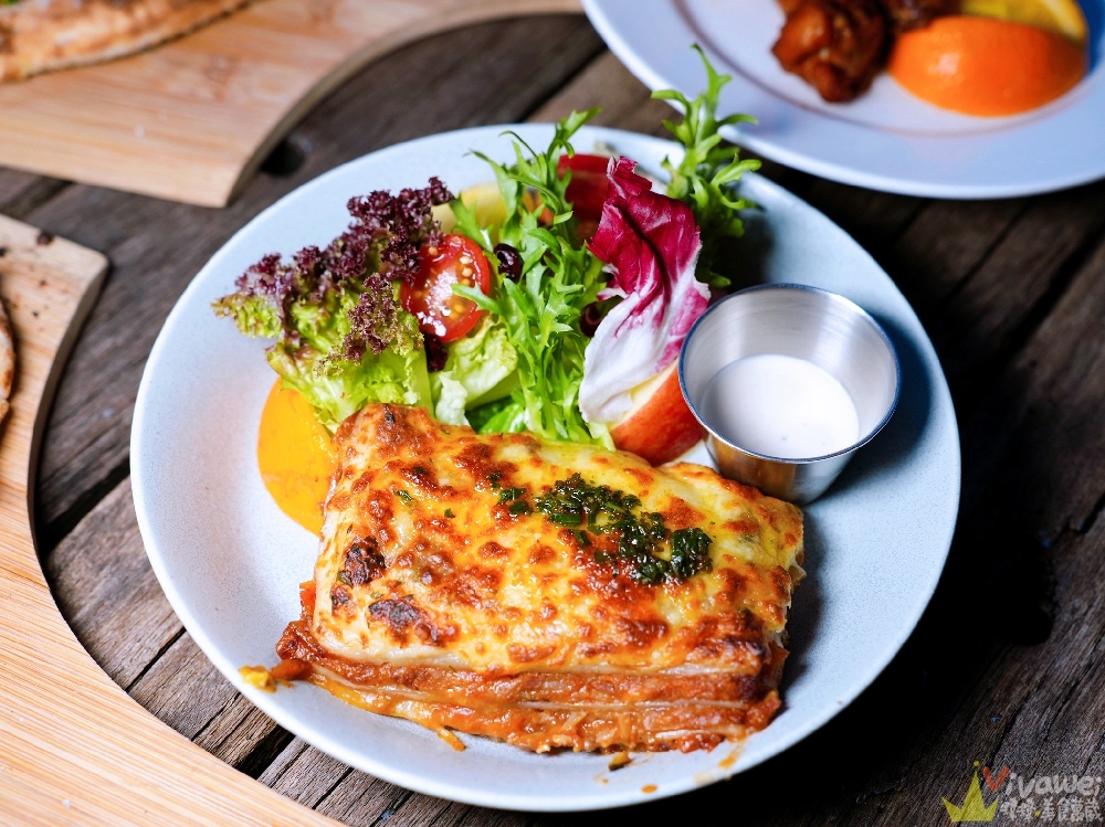 宜蘭礁溪美食｜『空ㄟ農場』宜蘭最美夜景餐廳～適合約會聚餐和放空～必吃手工窯烤PIZZA&焗烤千層麵！