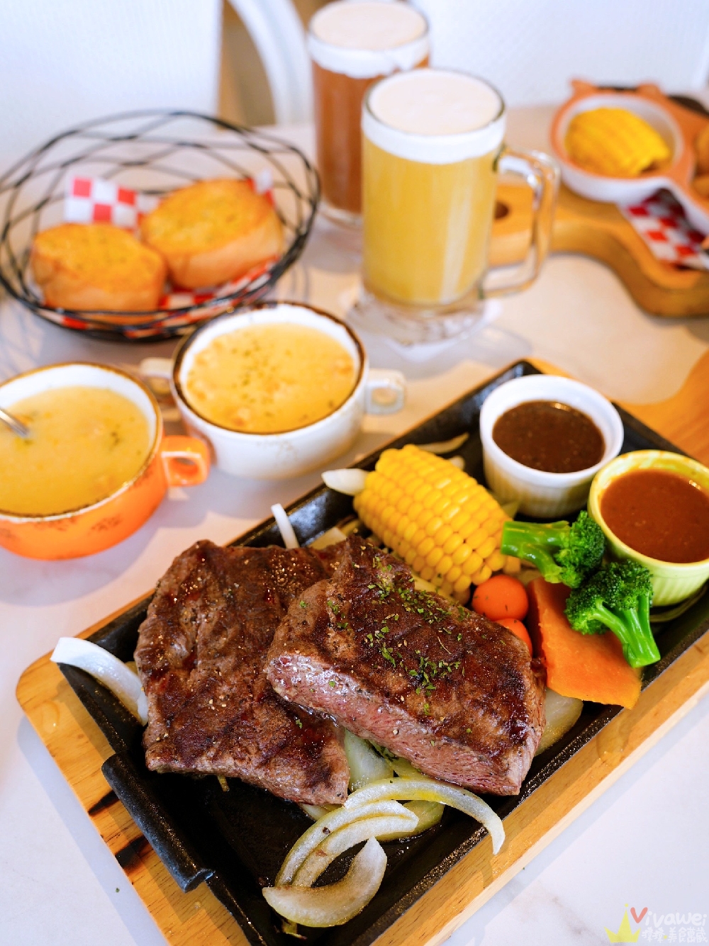 新北三芝美食｜『牛仔莊園』親子餐廳推薦！必吃牧馬人莊園牛排！草原白馬+美式鄉村風超好拍！