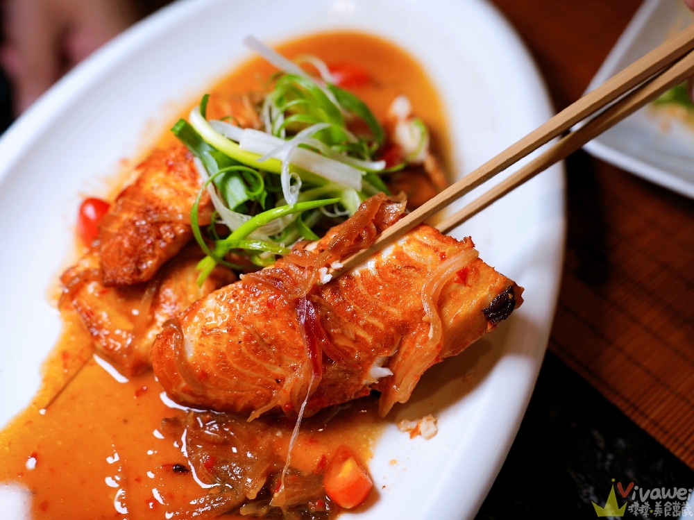 桃園中壢美食｜『蕃薯藤-TINA廚房 中壢壢景町店』點主餐即可享有半自助式健康豐盛餐！主打食當地/食當季/食有機！