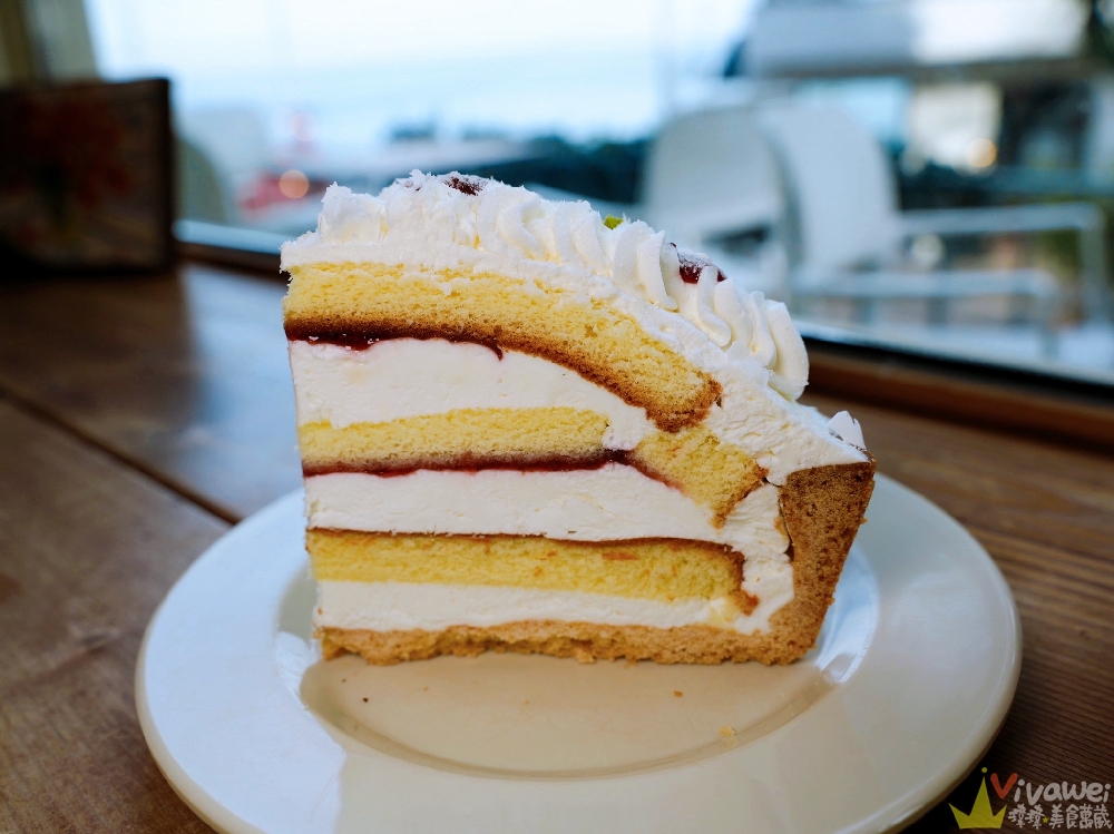 韓國釜山美食｜『OLDMUG』松亭海邊療癒系甜點咖啡廳～可愛熊熊蛋糕,草莓拿鐵與扁可頌開箱！