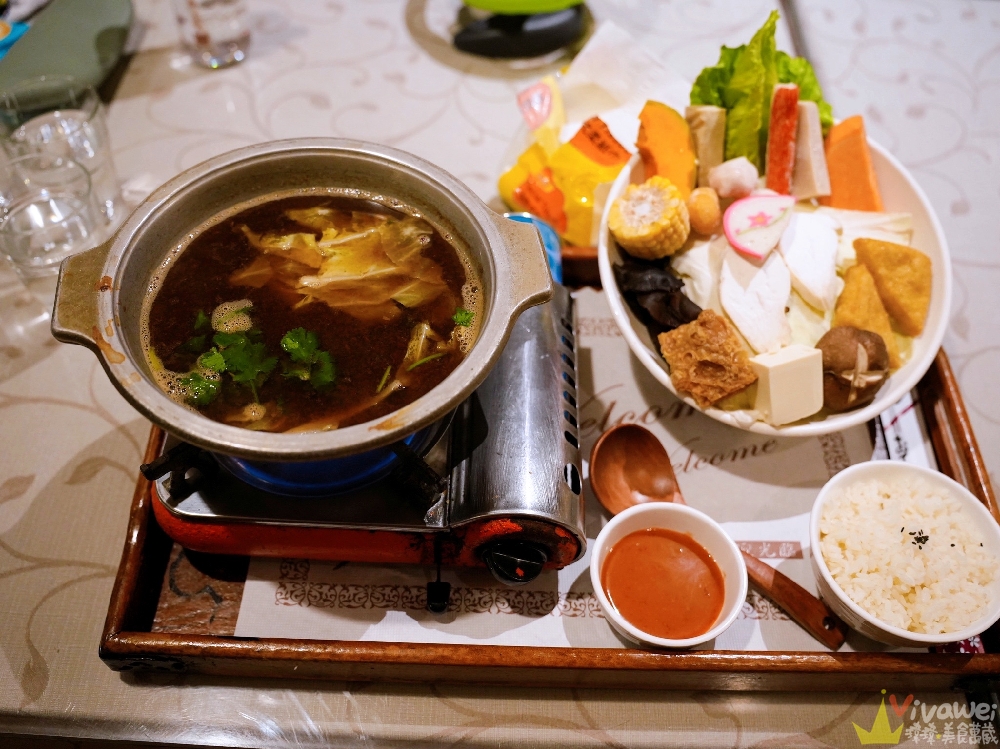 宜蘭冬山美食｜『烘爐茶古商行』免服務費+免費停車！火鍋雙拼牛小排、檸檬雞腿排套餐超有誠意！