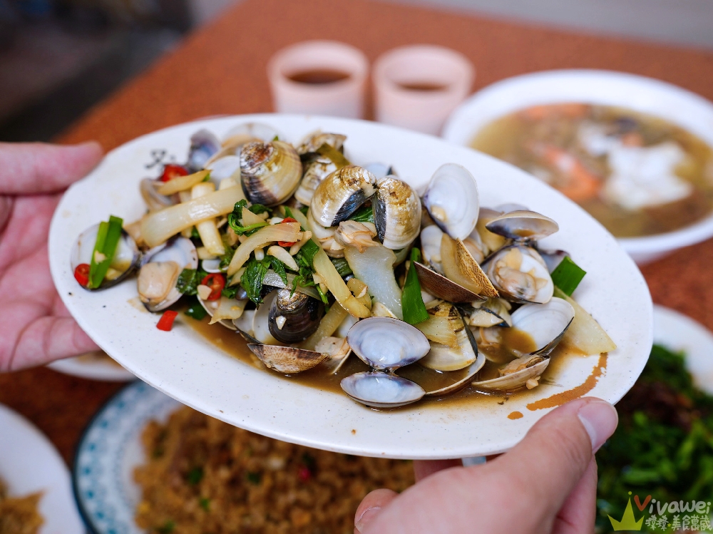 苗栗市美食｜『真香小吃』平價熱炒小吃~還有麵食和炒飯~內用有冷氣開放還有冬瓜茶免費暢飲~