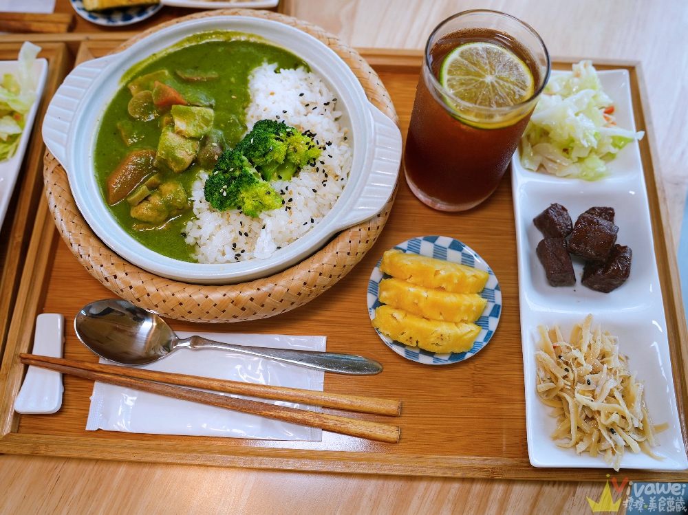 苗栗銅鑼美食｜『紫鳶山城-覓境莊園』超美玻璃屋餐廳~低消只要150元的秘境景觀餐廳！