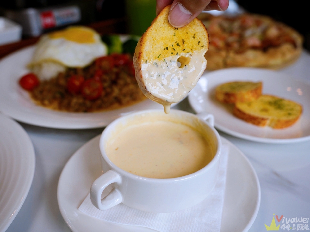 苗栗獅潭美食｜『光之彩庭園餐廳』附設免費停車位！親子友善&輪椅友善&寵物友善的舒適用餐空間～有義大利麵,火鍋,披薩,甜點下午茶!