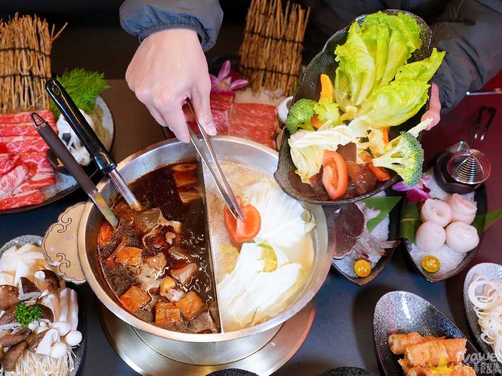 桃園市美食｜『岩漿火鍋-桃園中正店』桃園麻辣火鍋推薦！藝文特區高級質感鍋物~鍋底免費續加還能外帶！