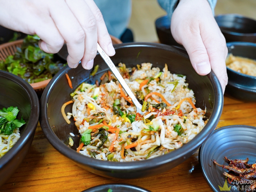 韓國釜山美食｜『옥이보리밥』在地隱藏版的大麥蔬菜拌飯~搭配現煎黃魚和海鮮煎餅~超澎湃的在地韓食餐廳！