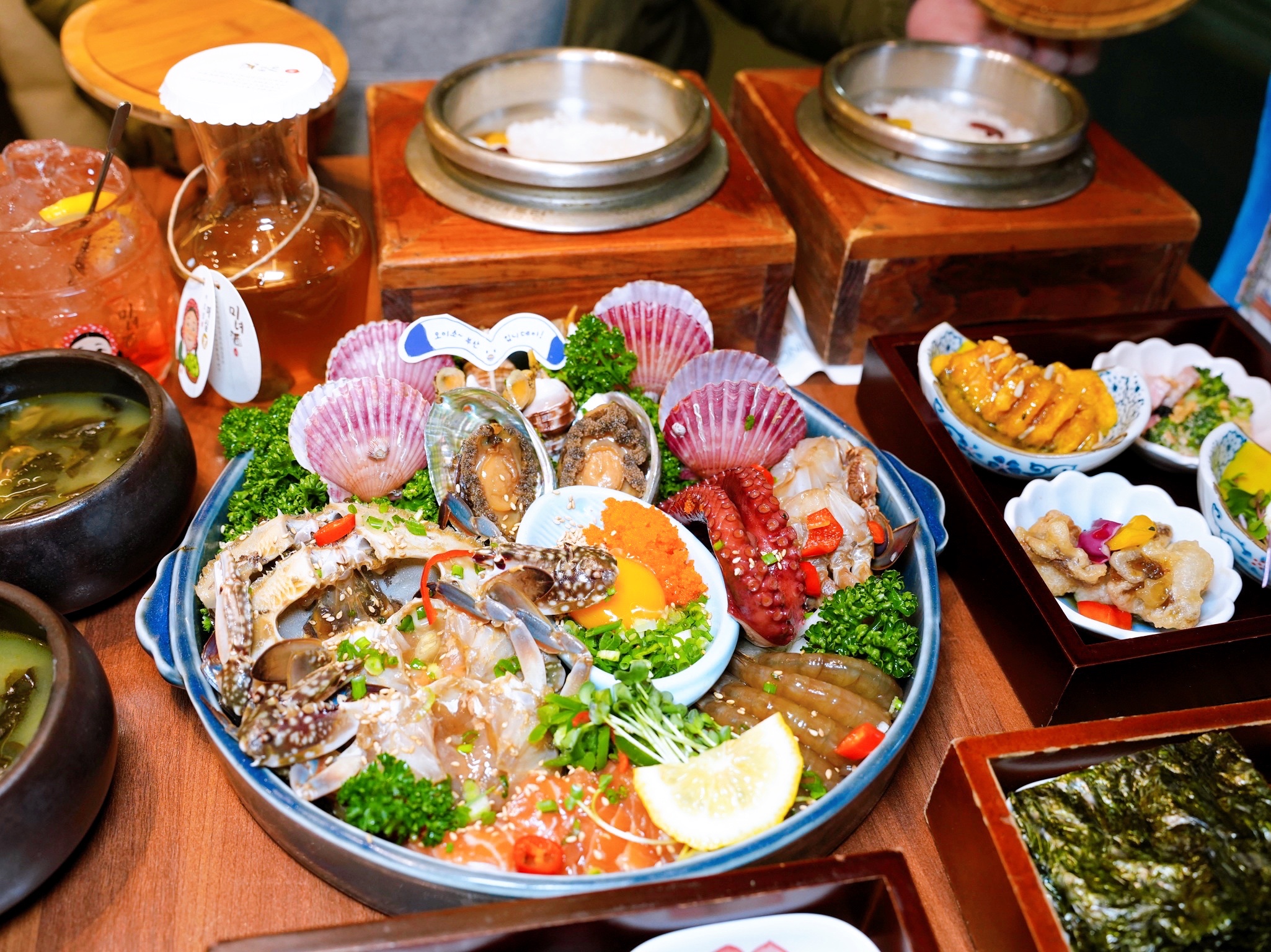 韓國釜山美食｜『尾浦家 松亭分店(미포집 송정직영점)』 美女生醃醬海鮮套餐開箱！松亭海景餐廳+必吃超浮誇醬蟹拼盤！