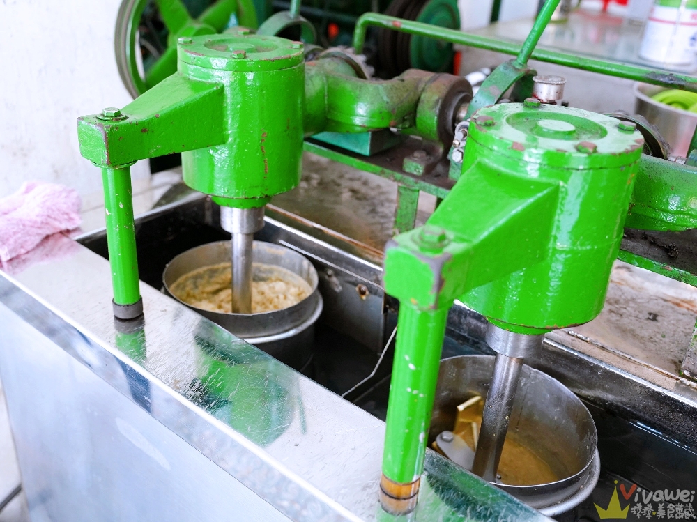 桃園中壢美食｜『榕樹下綿綿冰』中壢老字號冰品專賣！芒翻了！新鮮芒果粒+三倍芒果冰！芒果的最高饗宴！