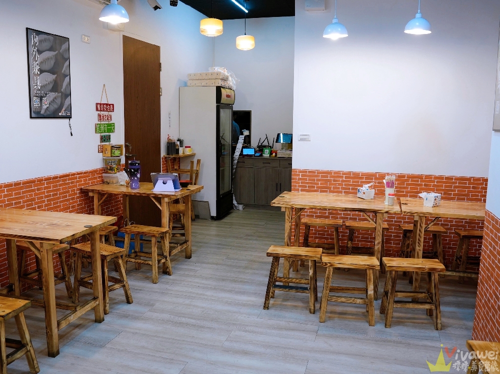 桃園中壢美食｜『餃餃好喫-深夜食堂』營業至凌晨兩點的深夜食堂！必吃膠質滿滿的滷肉飯&金黃酥脆的煎餃！