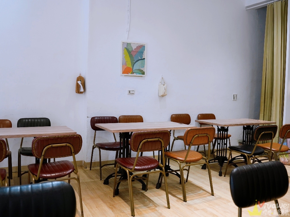 桃園中壢美食｜『壹食貳香』內壢專賣中式與泰式的美味小餐館！必吃雞腿炒飯&金錢蝦餅！