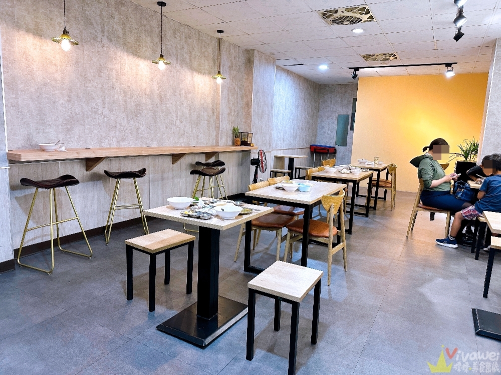 桃園平鎮美食|『銅板麵店』文青風小吃店!販售招牌蔥油雞肉飯~還有好吃的乾麵和現切滷味小菜! 桃園平鎮美食|『銅板麵店』文青風小吃店!販售招牌蔥油雞肉飯~還有好吃的乾麵和現切滷味小菜!