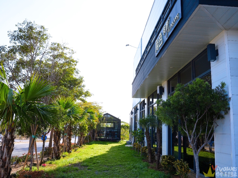 苗栗後龍美食｜『烏色咖啡-高鐵旗艦店』全新開幕！帶有客家元素的黑色質感系餐廳！有正餐料理及後龍店限定的雞蛋糕！