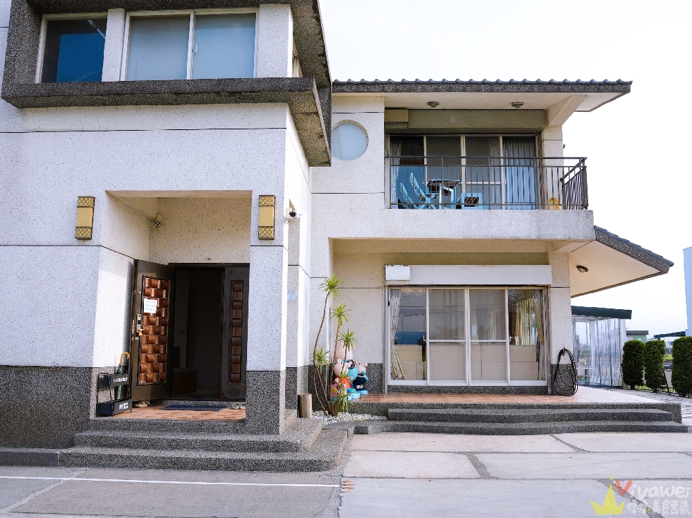 宜蘭五結住宿推薦｜『FUN輕鬆民宿-親子童車溜滑梯渡假會館』房間有溜滑梯&球池&浴缸～戶外超大台電動車任你玩！
