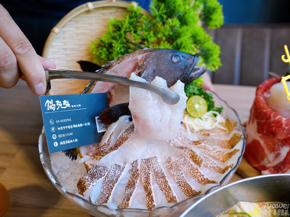 桃園中壢美食｜『鍋強強極緻火鍋』新升級桌邊蔬菜免費續&氣泡飲料暢飲&指定套餐+100元肉肉吃到飽！附設免費停車場~親子友善餐廳~回訪多次的質感火鍋店！