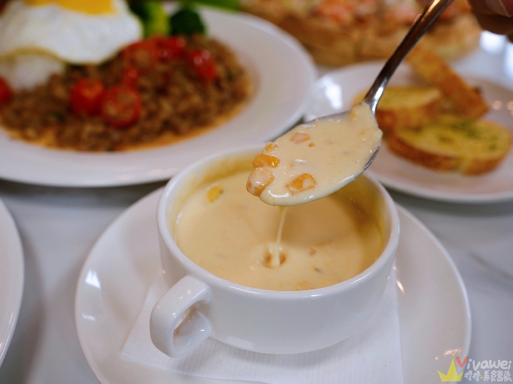 苗栗獅潭美食｜『光之彩庭園餐廳』附設免費停車位！親子友善&輪椅友善&寵物友善的舒適用餐空間～有義大利麵,火鍋,披薩,甜點下午茶!